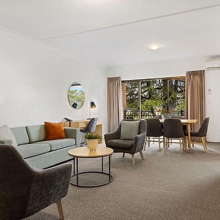 Oxley Court Serviced Apartments Канберра Экстерьер фото