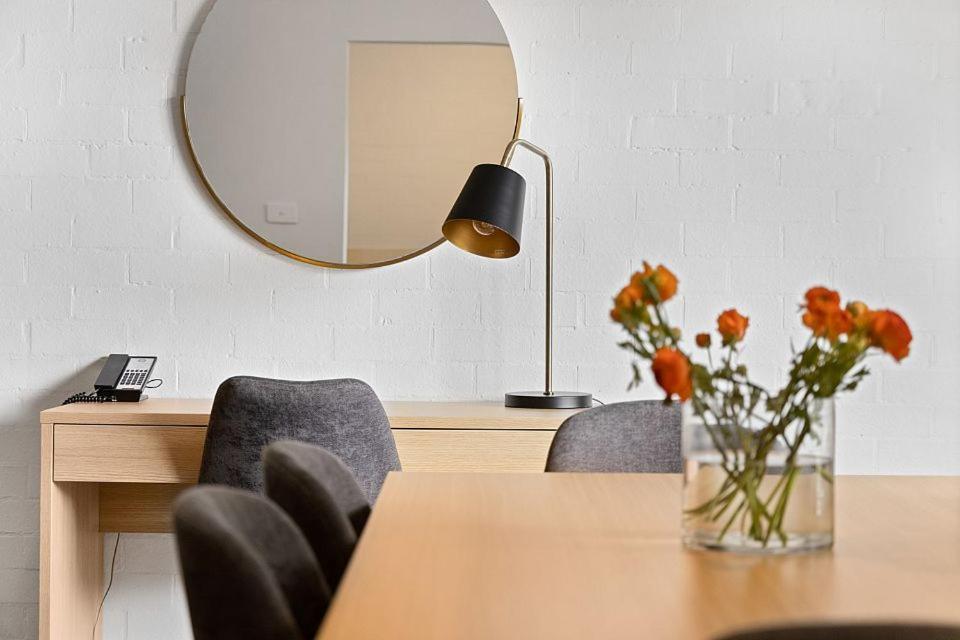 Oxley Court Serviced Apartments Канберра Экстерьер фото