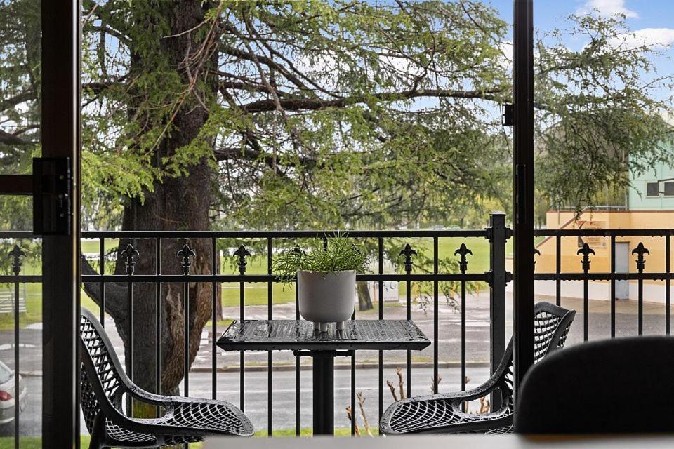 Oxley Court Serviced Apartments Канберра Экстерьер фото