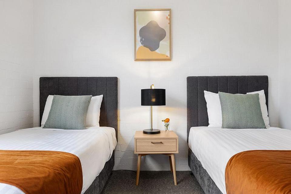 Oxley Court Serviced Apartments Канберра Экстерьер фото