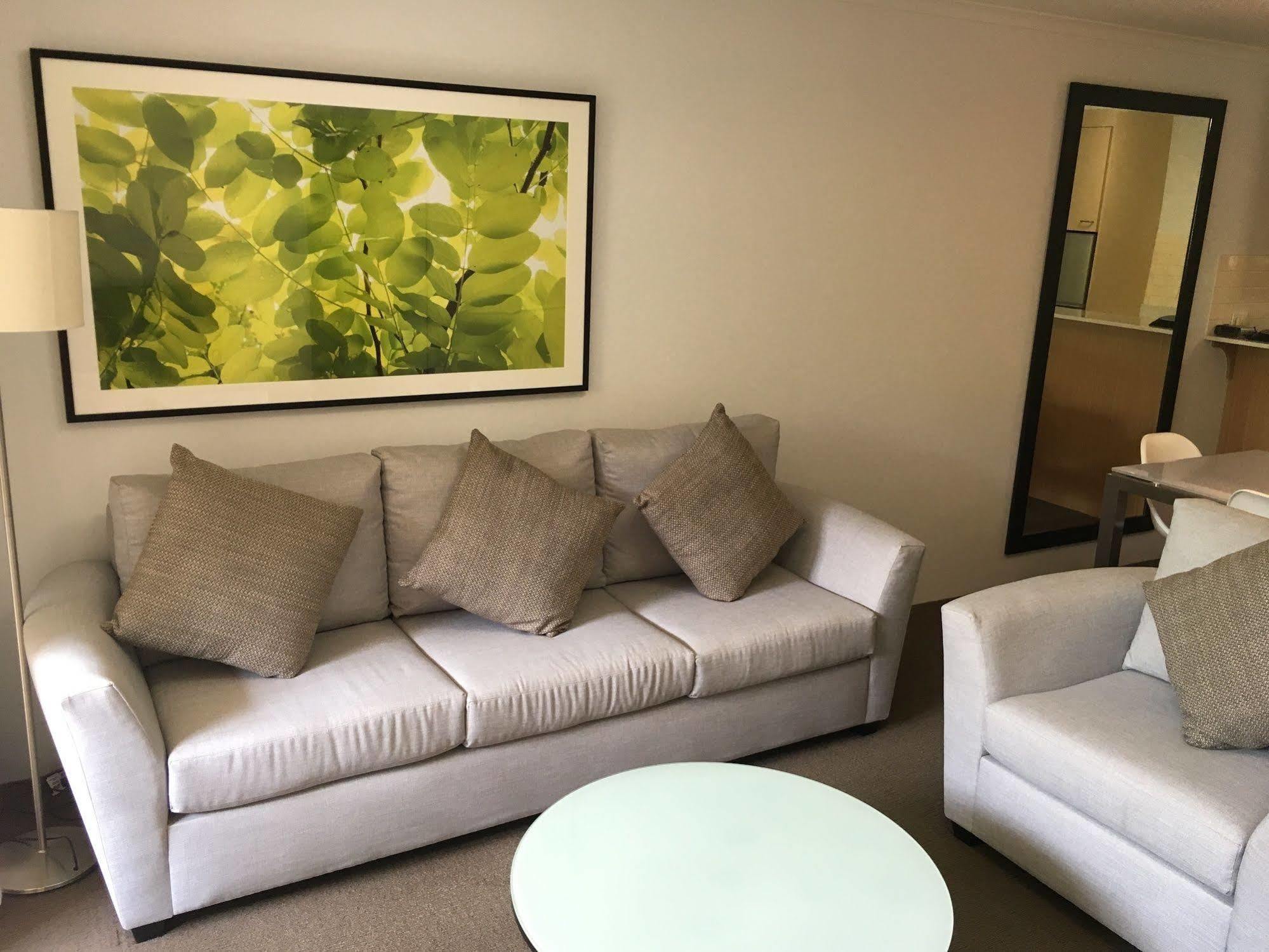 Oxley Court Serviced Apartments Канберра Экстерьер фото